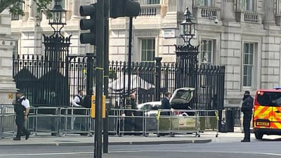 Um carro foi contra a residência do primeiro-ministro do Reino Unido - TVI