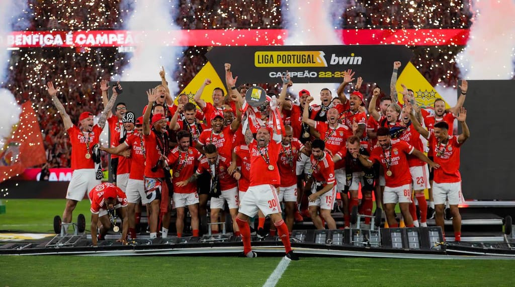 A festa do Benfica campeão (EPA/MIGUEL A. LOPES)