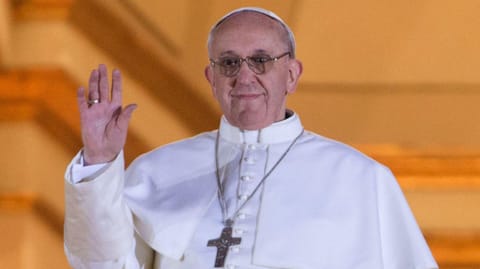 Jorge Mario Bergoglio foi eleito à quinta volta, no segundo dia do conclave, a 13 de março de 2013. Foto: Michael Kappeler/picture alliance via Getty Images
