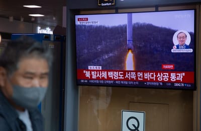 Coreia do Norte diz que lançamento de primeiro satélite espião fracassou - TVI