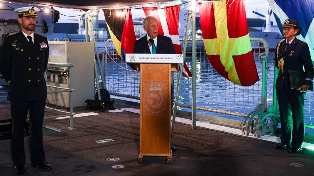 O Presidente da República, Marcelo Rebelo de Sousa, discursa durante a receção a bordo navio-patrulha oceânico NRP Setúbal, por ocasião das celebrações do Dia de Portugal, de Camões e das Comunidades Portuguesas, Cidade do Cabo, África do Sul (Tiago Petinga/LUSA)