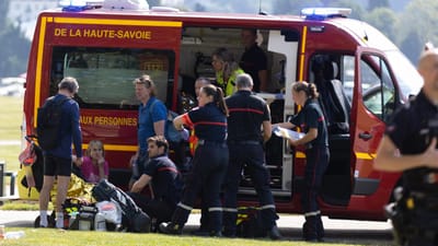 Ataque ao parque infantil de Annecy: português de 72 anos gravemente ferido - TVI