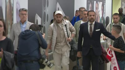 VÍDEO: Kokçu já está em Lisboa para assinar pelo Benfica - TVI