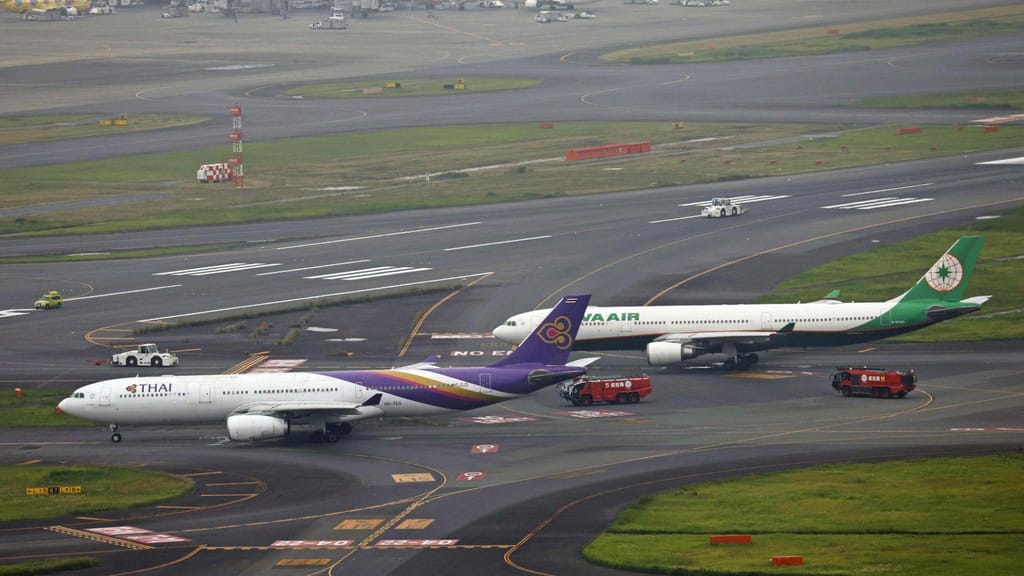Aviões em Tóquio (Kyodo News via AP)