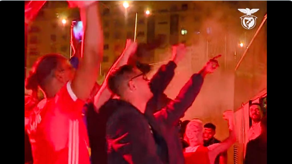 Benfica: campeões de basket recebidos em festa na Luz (twitter)