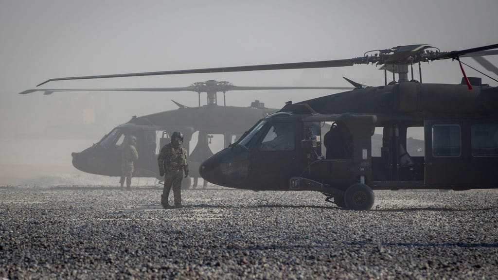 Helicóptero norte-americano Blackhawk na Síria (Darko Bandic/AP)