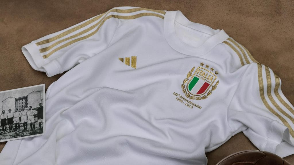 O equipamento comemorativo dos 125 anos da Federação italiana (FOTO: FIGC)