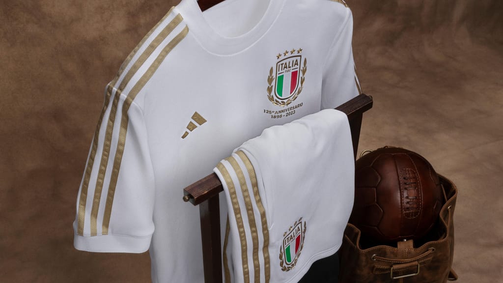 O equipamento comemorativo dos 125 anos da Federação italiana (FOTO: FIGC)