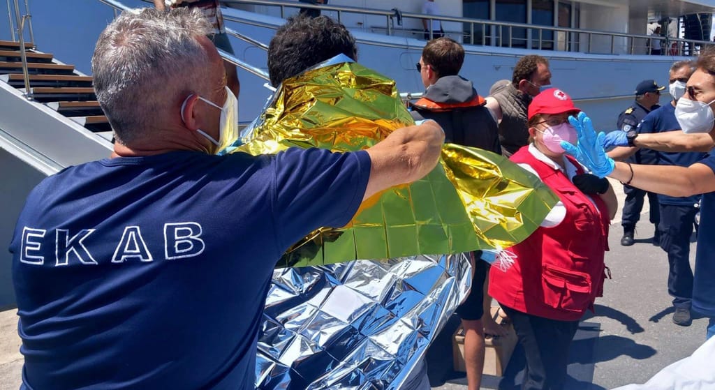 Resgate de migrantes do mar na Grécia (AP)
