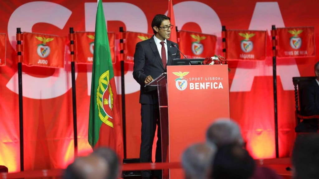 Rui Costa na Assembleia Geral (fotos: SLB)