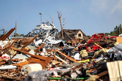 Passagem de quase 20 tornados causa cinco mortos e 35 feridos nos EUA - TVI