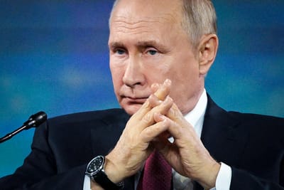 "Toda a gente está à espera que comecemos a premir botões": Putin já transferiu primeiras armas nucleares para a Bielorrússia - TVI