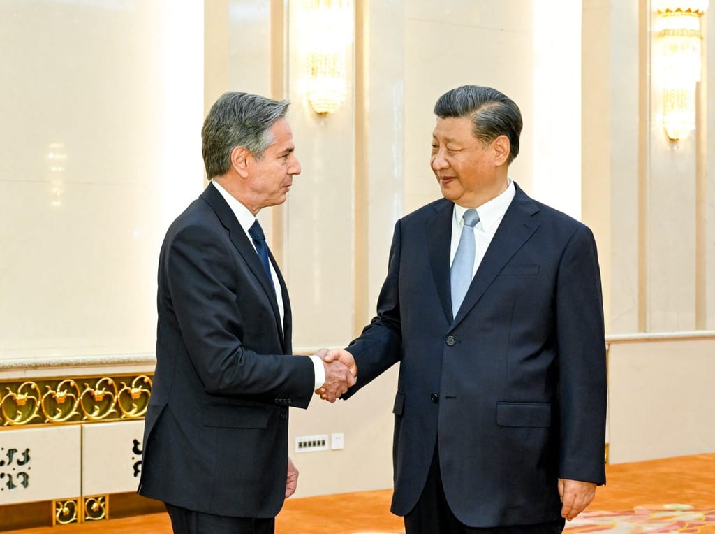 Antony Blinken reúne-se com Xi Jinping em Pequim (Foto: EPA/XINHUA/Wang Ye)