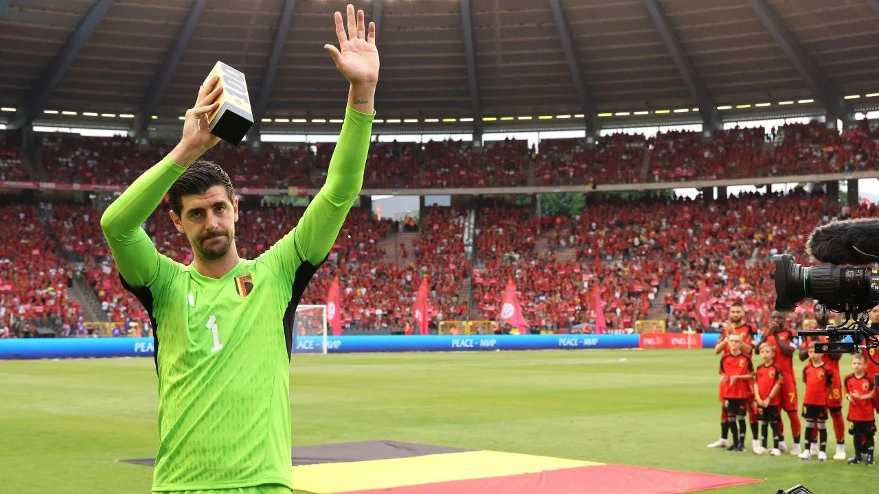 Courtois conta que foi retirado do grupo de WhatsApp da seleção belga
