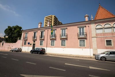 Embaixada do Brasil em Lisboa alvo de ameaça de neonazis - TVI