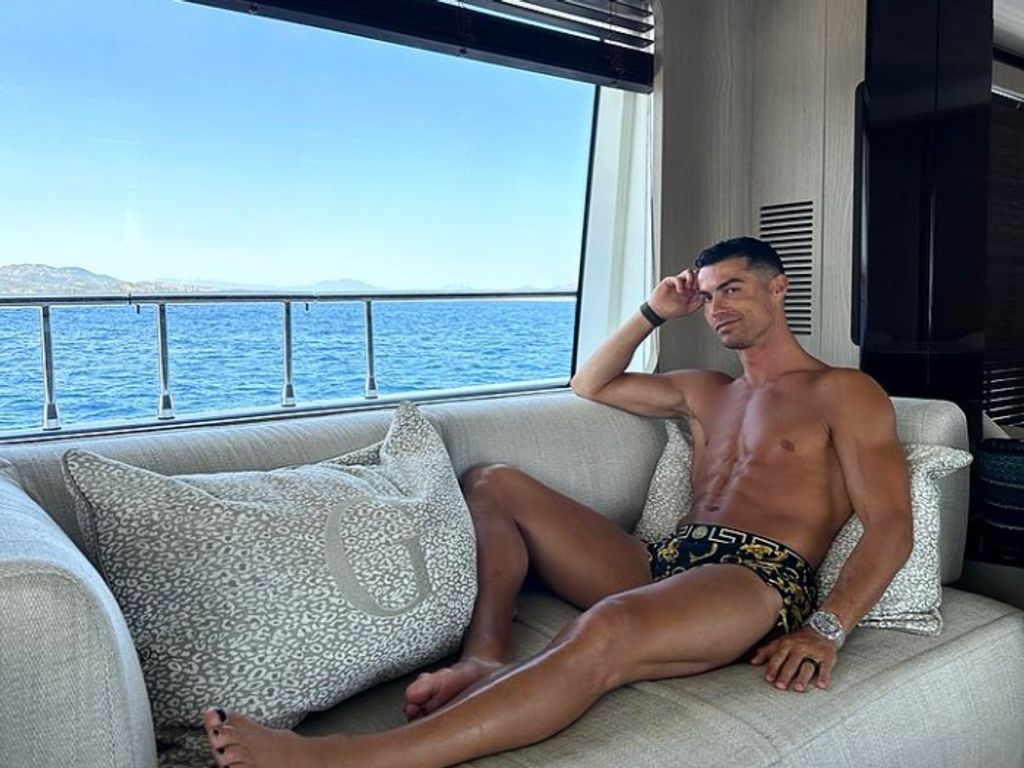 Cristiano Ronaldo exibe boa forma em nova campanha