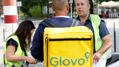 União Europeia dá luz verde a nova lei para proteger trabalhadores da Uber e Glovo - TVI