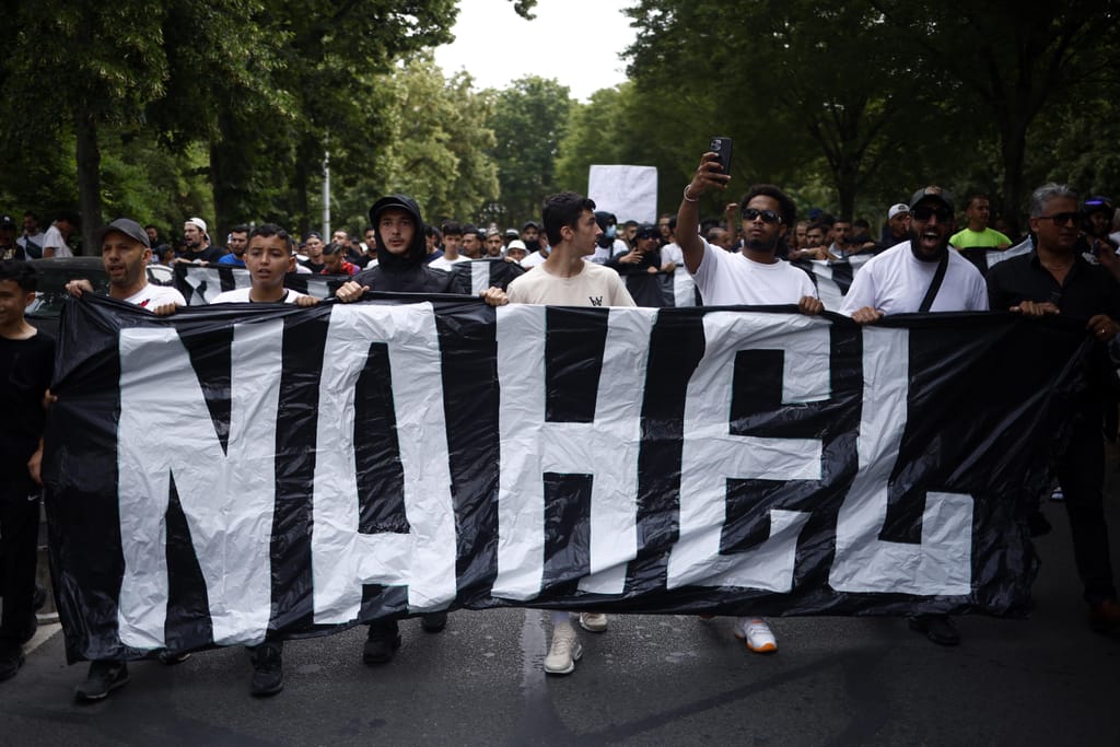 Manifestação em Nanterre pede justiça para Nahel (EPA)