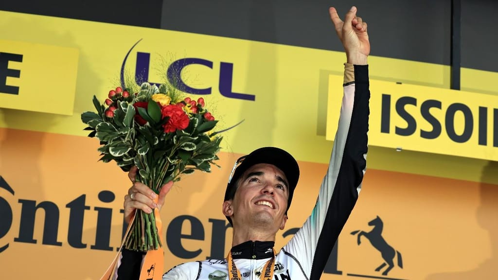 Pello Bilbao dedica vitória na 10.ª etapa da Volta a França a Gino Mader (CHRISTOPHE PETIT TESSON/EPA)