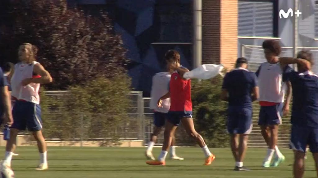 Félix atira colete no treino do At. Madrid (vídeo/twitter)