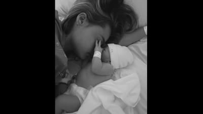 O primeiro vídeo de Kelly Bailey com o filho recém-nascido - TVI