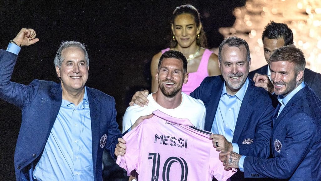 Messi e Busquets apresentados no Inter Miami 