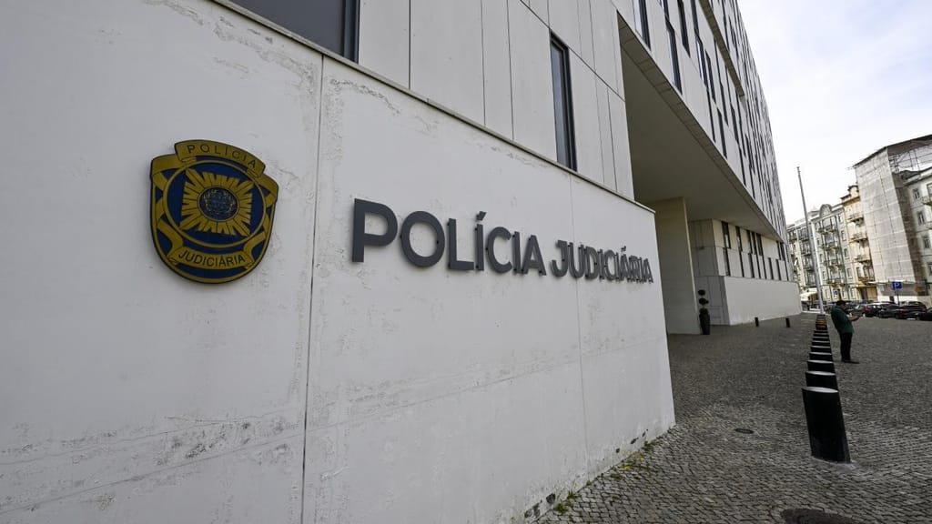 Policia Judiciária (PJ) Foto: Horacio Villalobos#Corbis, Corbis, Getty Images