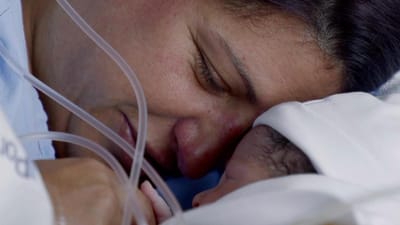 As fotografias e os pormenores do nascimento do primeiro bebé concebido em Portugal após a morte do pai - TVI