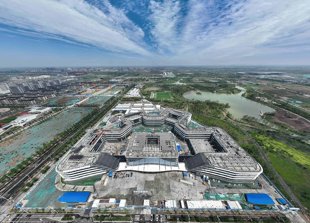 Nova cidade de sonho Xiong'an e as inundações na China (ver créditos nas próprias fotos)