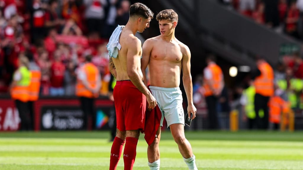 Milos Kerkez e Dominik Szoboszlai após o Liverpool-Bournemouth (Photo by Robin Jones - AFC Bournemouth/AFC Bournemouth via Getty Images)