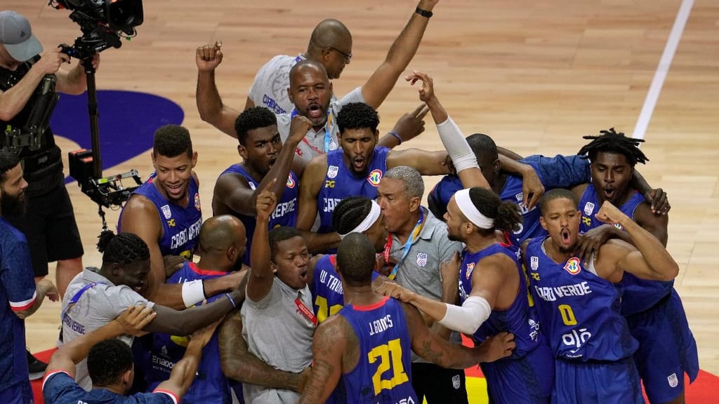 Cabo Verde festeja primeira vitória num Mundial de basquetebol (KIMIMASA MAYAMA/EPA)