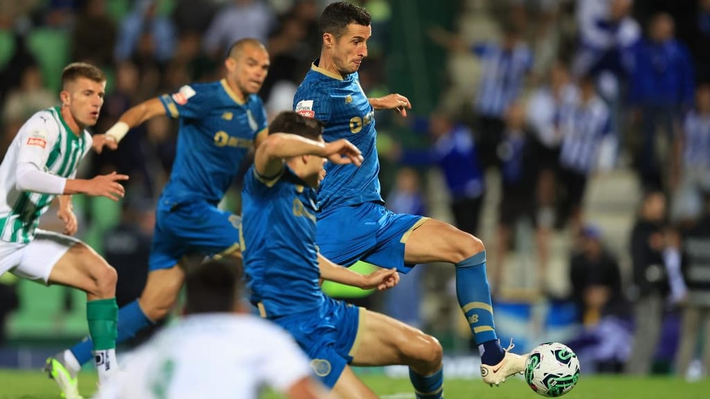 Iván Marcano fez o golo da vitória do FC Porto ante o Rio Ave (JOSÉ COELHO/LUSA)