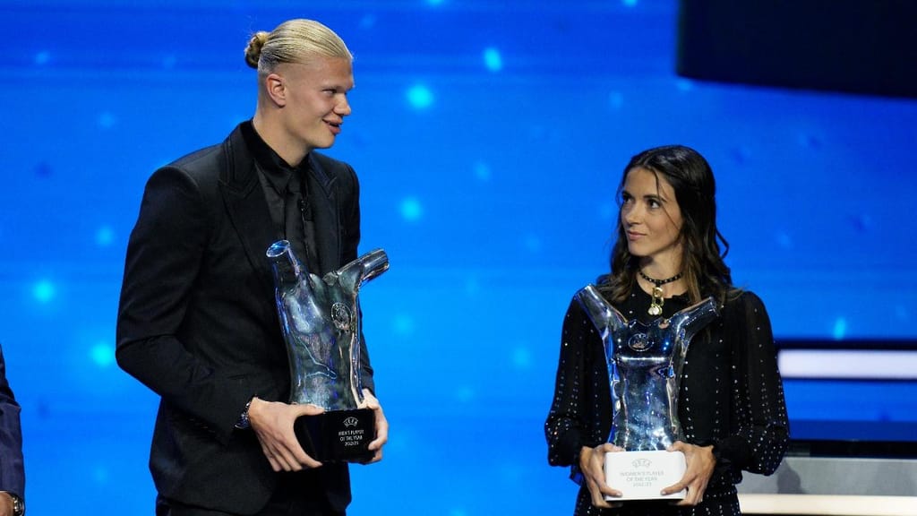 Erling Haaland e Aitana Bonmatí receberam os prémios de jogador e jogadora da UEFA 2022/23 (AP/Daniel Cole)