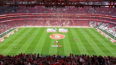 Benfica-FC Porto: Neres e Romário Baró titulares (onzes oficiais) - TVI
