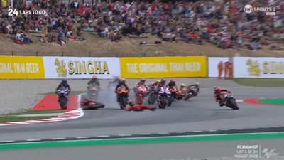 VÍDEO: atropelamento no arranque do Grande Prémio da Catalunha de MotoGP - TVI
