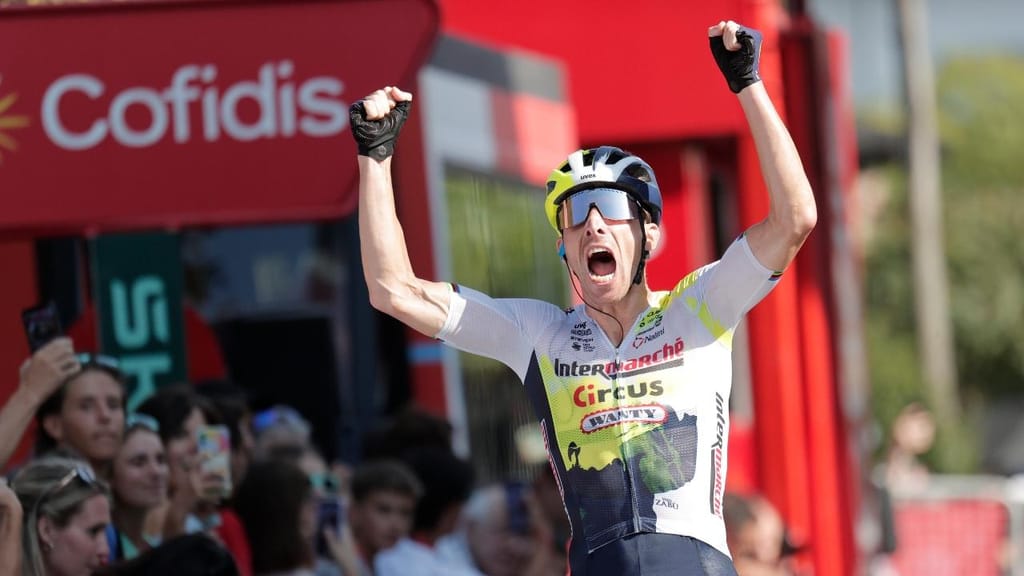 Rui Costa vence a 15.ª etapa da Vuelta (Manuel Bruque/EPA)