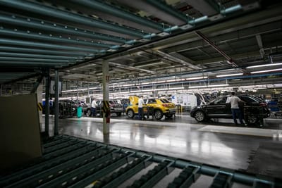 Autoeuropa retoma produção após paragem devido a falta de peças - TVI