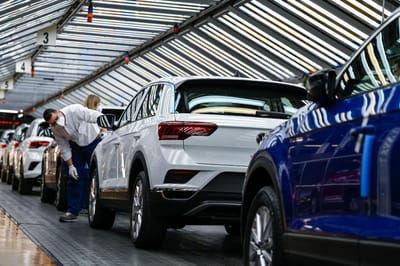 Trabalhadores da Autoeuropa exigem que a empresa apresente proposta de aumentos salariais na próxima semana - TVI