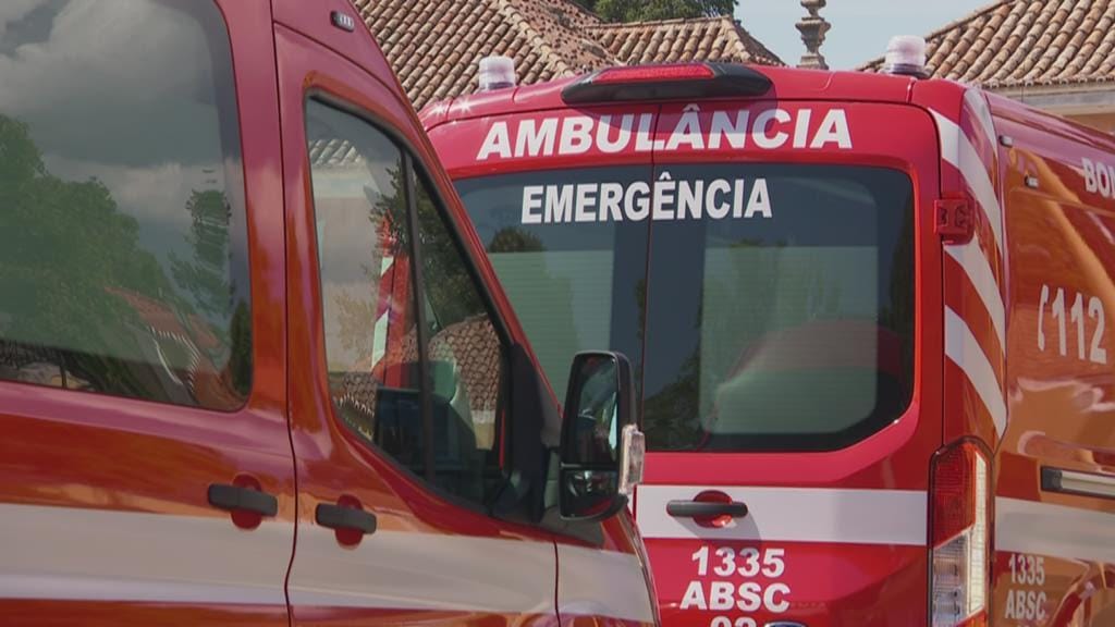Campanha "Natal a Meias" oferece três ambulâncias e 175 novos fatos a bombeiros portugueses