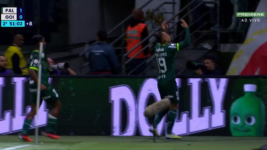 Breno Lopes mostra o dedo do meio aos adeptos do Palmeiras (vídeo/twitter)