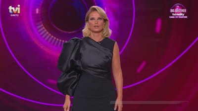 Cristina Ferreira cumprimenta concorrentes e ri às gargalhadas com as dicas de Palmira para cheirar bem - Big Brother