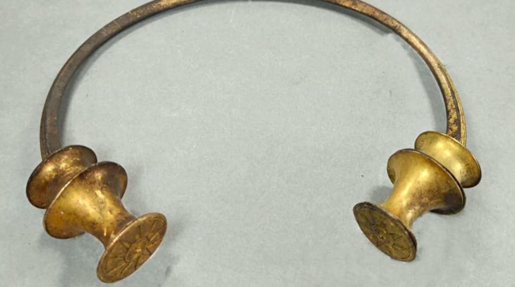 Colar de ouro com cerca de 2.500 anos. Museo Arqueológico de Asturias