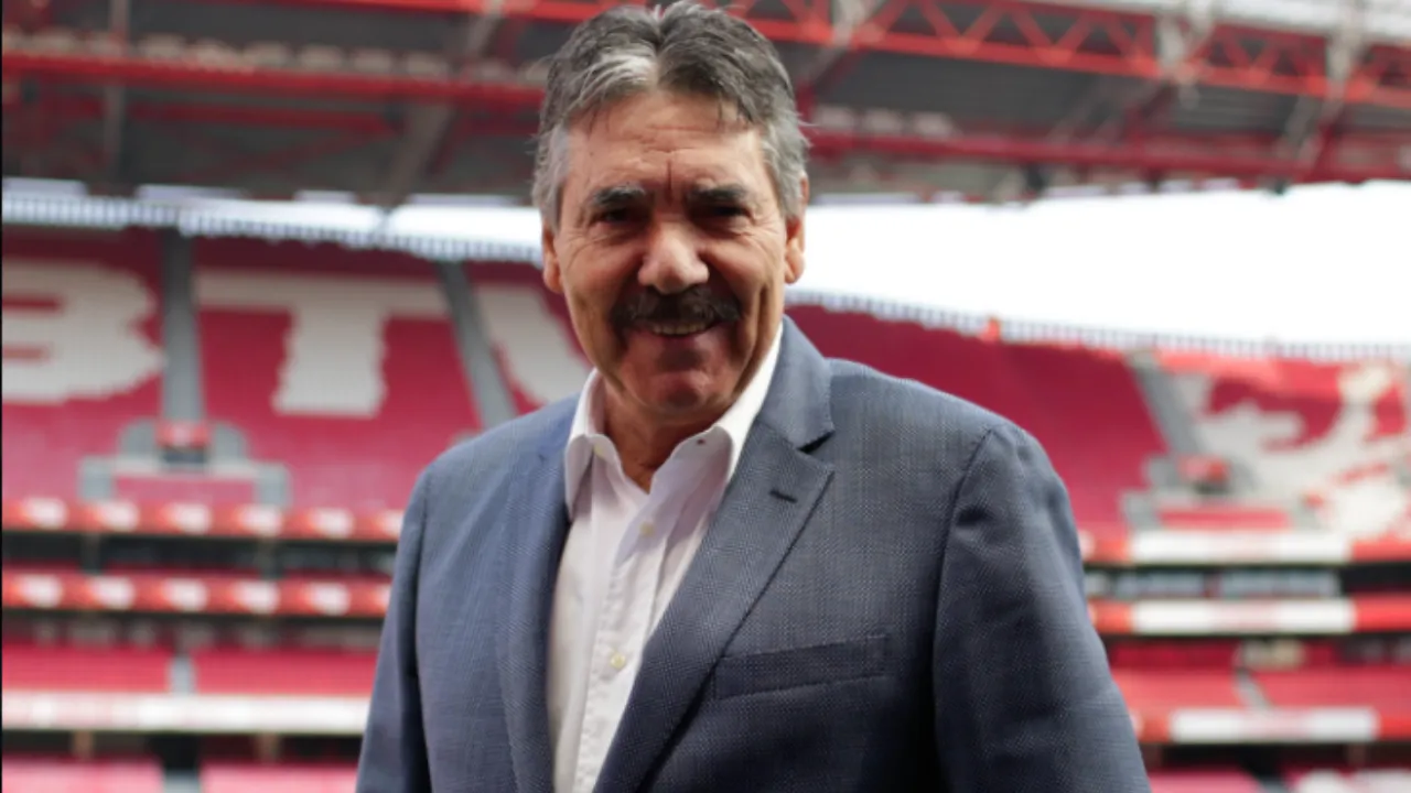 Toni recebe Medalha de Honra ao Mérito Desportivo após anúncio nos 80 anos