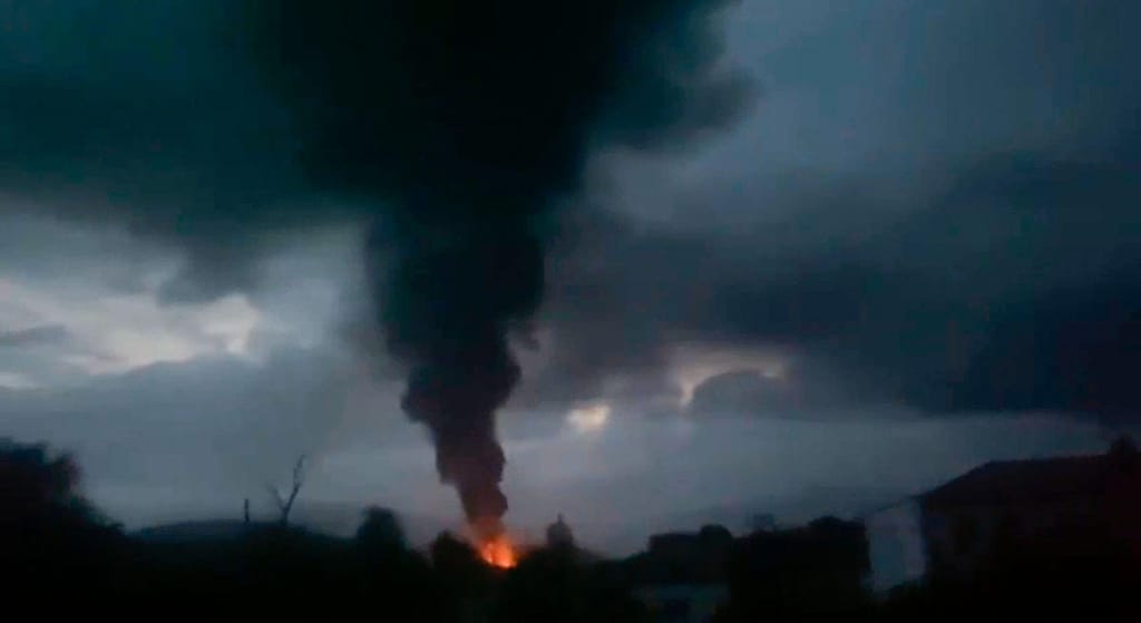 Explosão num depósito de combustível perto de Stepanakert, Nagorno-Karabakh (AP)