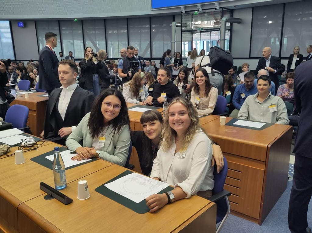 Jovens portugueses no Tribunal Europeu dos Direitos Humanos. Crédito; Youth4ClimateJustice