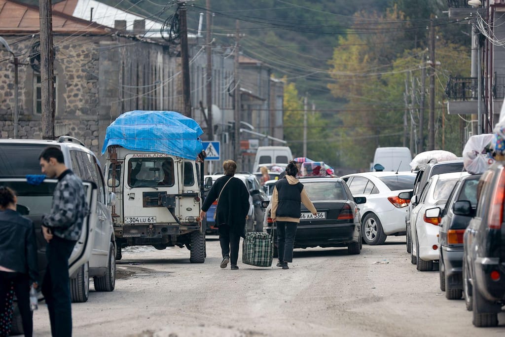 Refugiados arménios do Nagorno-Karabakh em Goris, região de Syunik, Arménia (AP)
