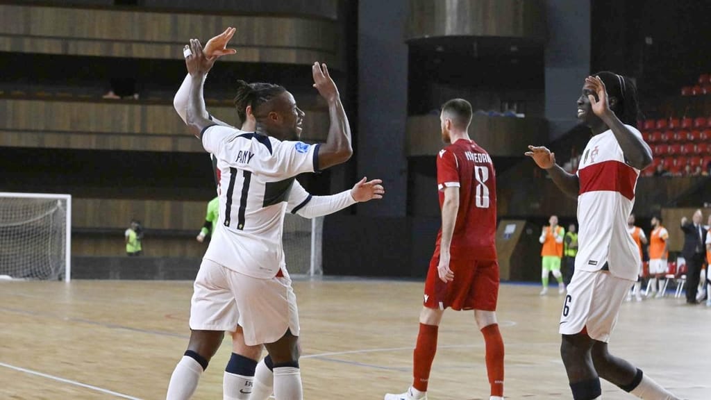Futsal: Pany Varela e Zicky Té festejam golo no Arménia-Portugal (FPF)
