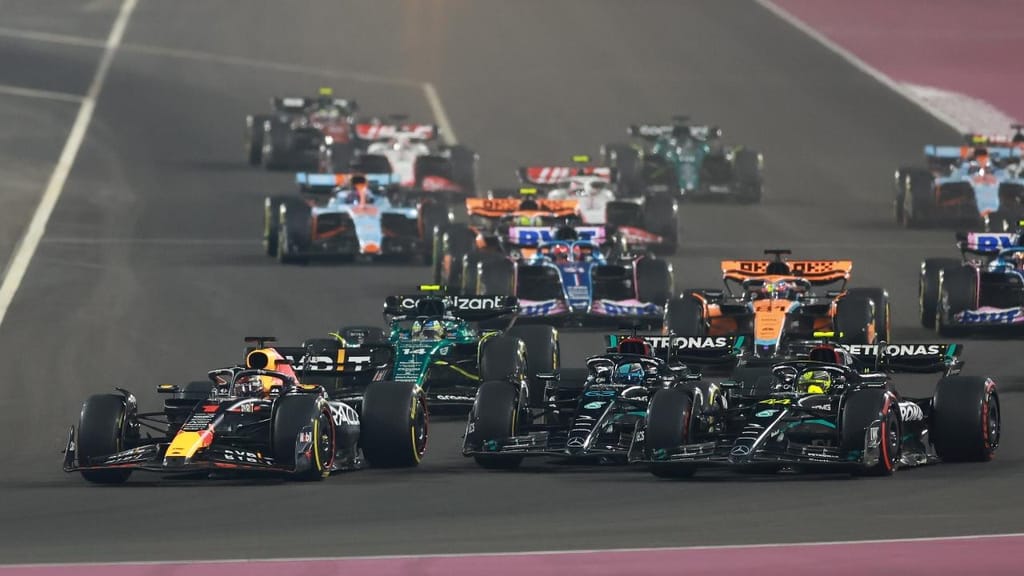 Fórmula 1: Max Verstappen em primeiro plano na corrida do GP do Qatar (ALI HAIDER/EPA)