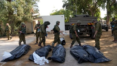Massacre em Kfar Azza: forças israelitas encontram dezenas de crianças mortas, a maioria decapitadas - TVI