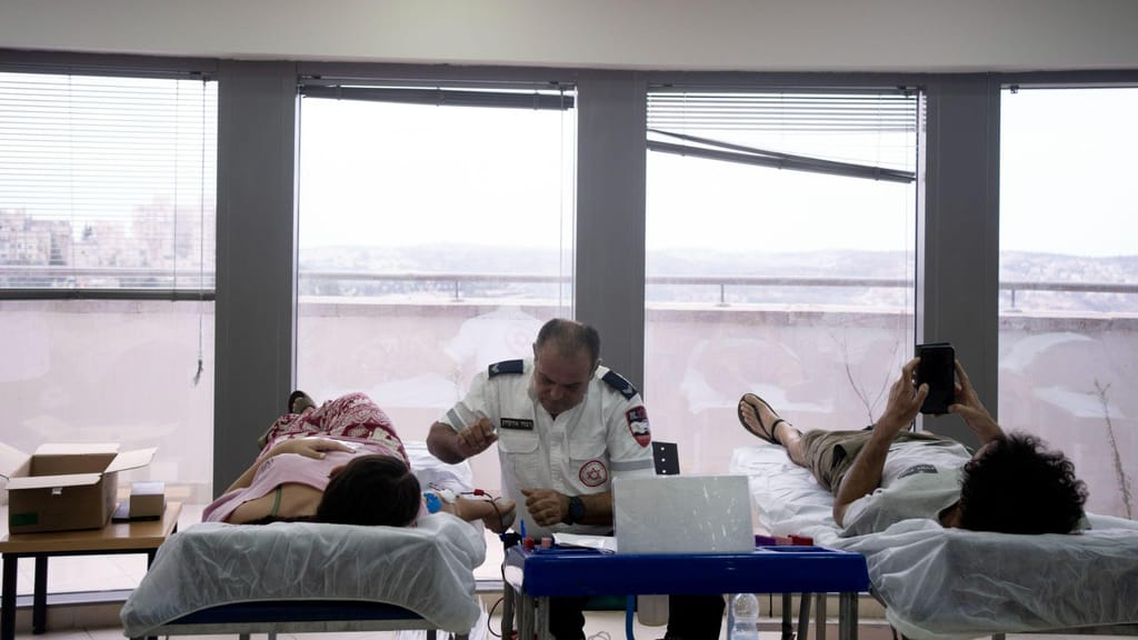Hospital David Adom, em Israel (Maya Alleruzzo/AP)